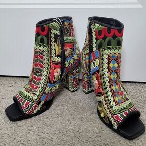 Vera Gomma George J Love Embroidered Ankle boots Size 37